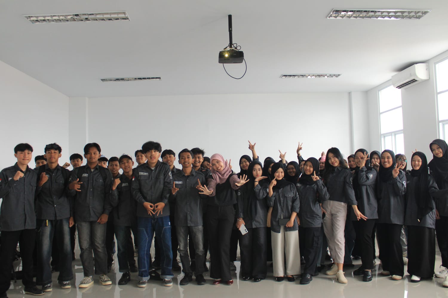 Foto berita: Pelatihan Microsoft Word untuk Mahasiswa Bisnis Digital oleh HIMBISDI Universitas Mayasari Bakti